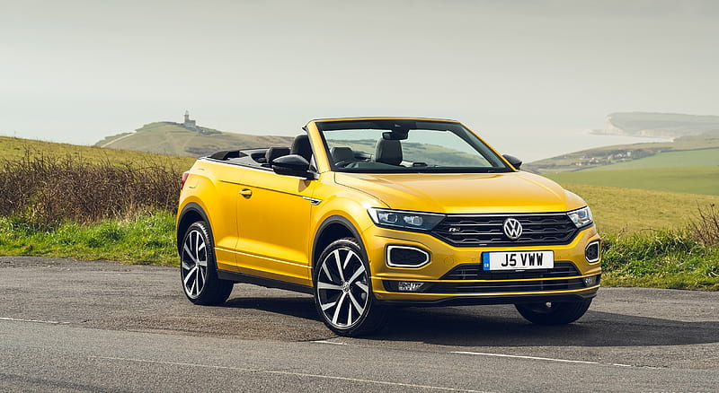 2020 Volkswagen T-Roc R-Line Cabriolet (UK-Spec) - Front Three-Quarter ...