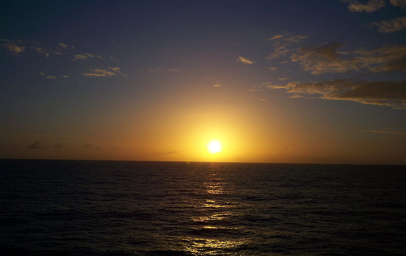 Sunsets on the Ocean while Cruising , graphy, sun, sunsets, yellow, white, clouds, HD wallpaper