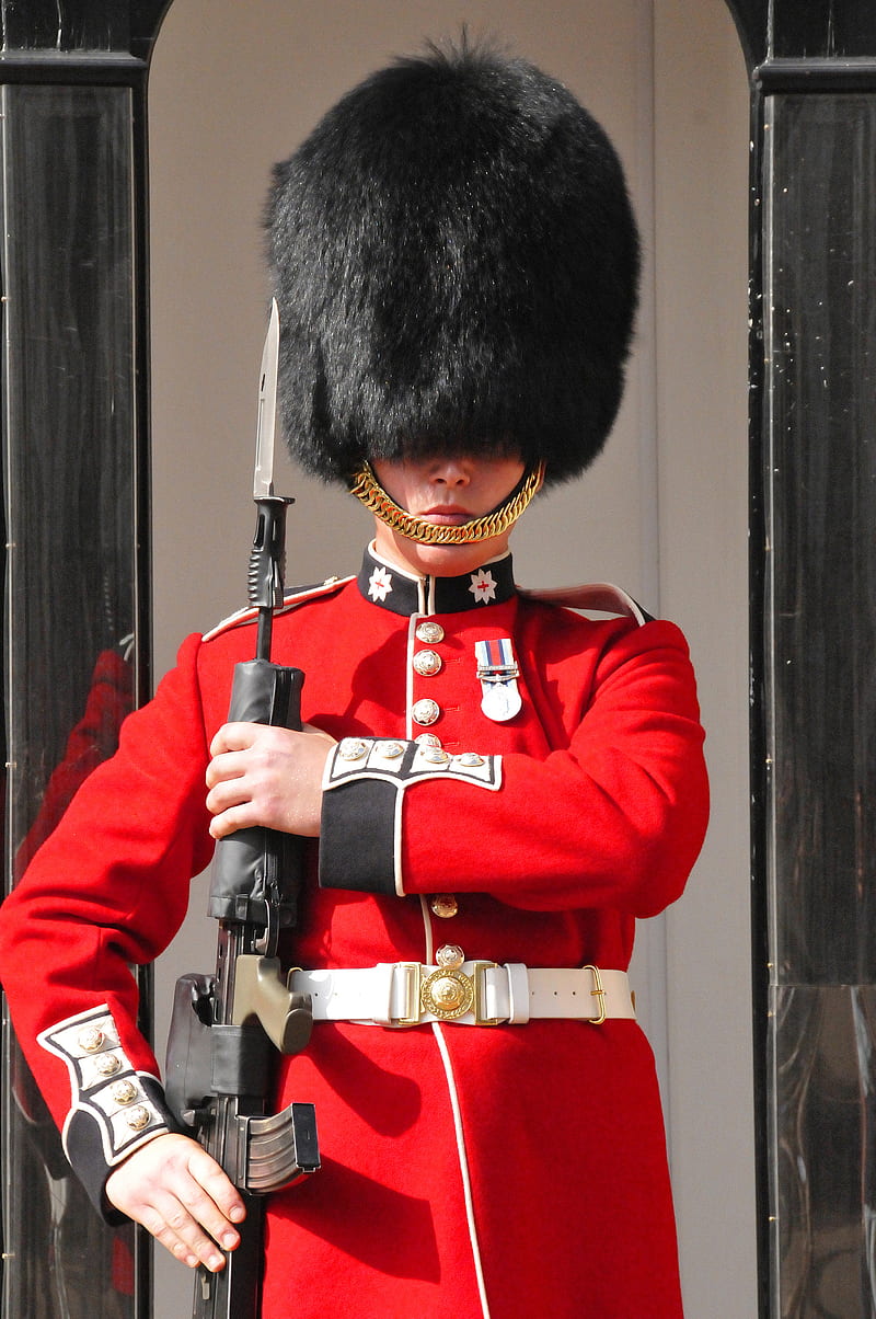 Queens Guard, buckingham palace, english soldiers, grenadier guard, HD phone wallpaper