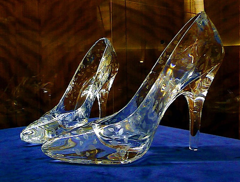 Crystal shoes, glass, carving, beauty, crystal, engraved, shoes, HD wallpaper