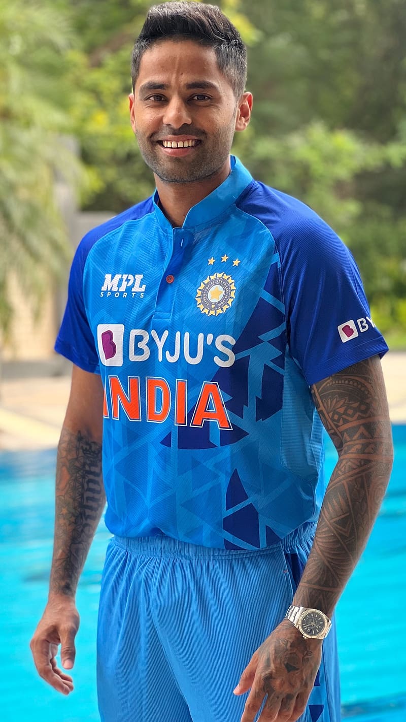 Suryakumar Yadav Potrait, suryakumar yadav, potrait, blue jersey, sky, sports, cricketer, HD phone wallpaper