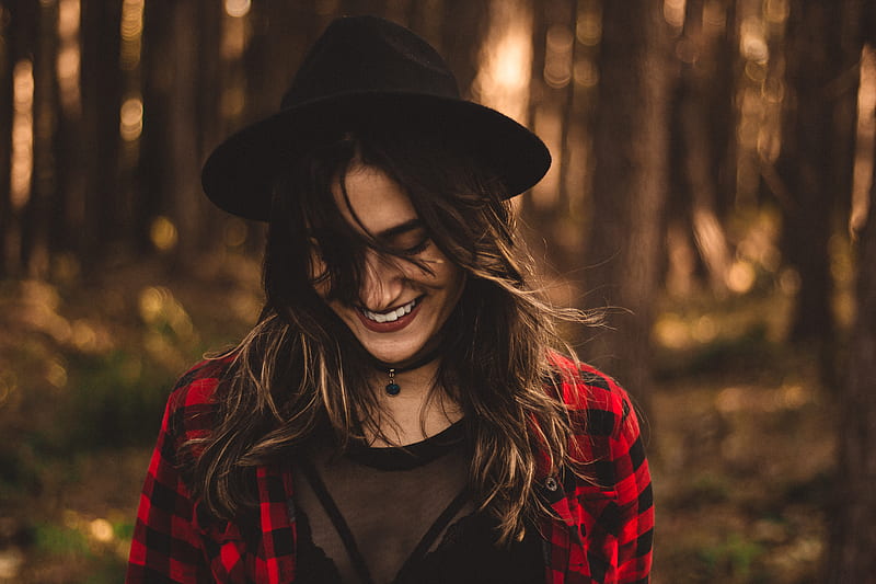 woman in fedora hat surrounded by trees, HD wallpaper