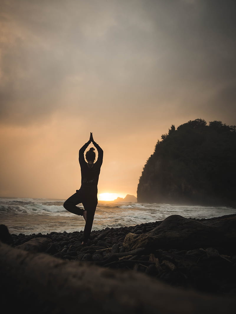 woman doing one-foot yoga stance at the beach under grey sky, HD phone wallpaper