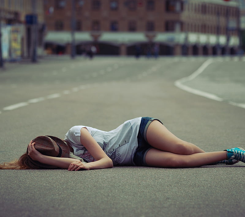 Girl On Road, laying, model, sleep, tee, HD wallpaper