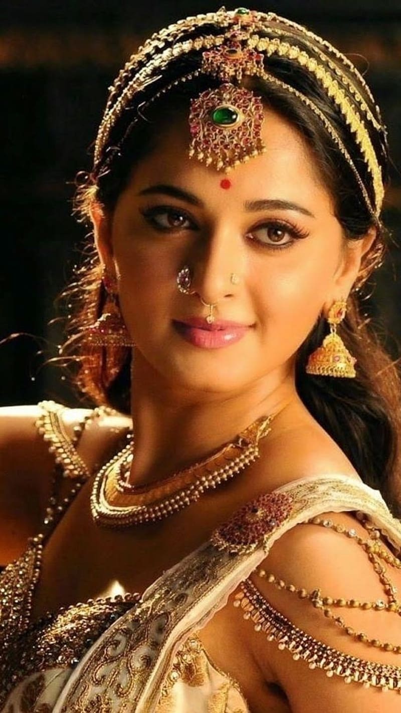 South Indian Heroine Anushka Shetty Smile, south indian heroine,  traditional look, HD phone wallpaper | Peakpx