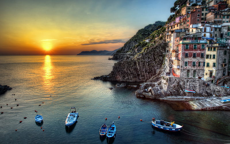 Riomaggiore,Italy, rocks, house, sun, sunset, clouds, boat, italia, boats, splendor, beauty, reflection, italy, lovely, houses, buildings, sky, trees, water, rays, hillside, landscape, colorful, riomaggiore, bonito, cinque terre, sea, amazing, view, sunlight, colors, tree, peaceful, nature, HD wallpaper