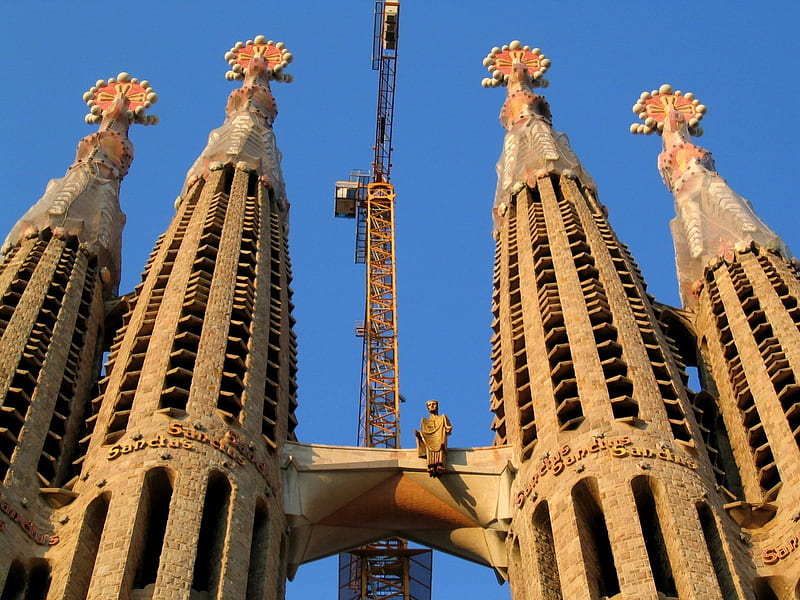 Sagrada Familia of Antoni Gaudi 4, architecture, religious, lord, religion, spiritual, cathedrale, spain, barcelona, gaudi, graphy, statue, meditation, HD wallpaper