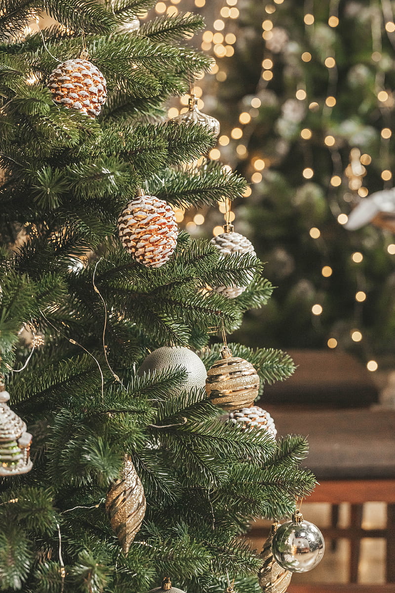 christmas tree, decorations, garlands, christmas, new year, holidays, HD phone wallpaper
