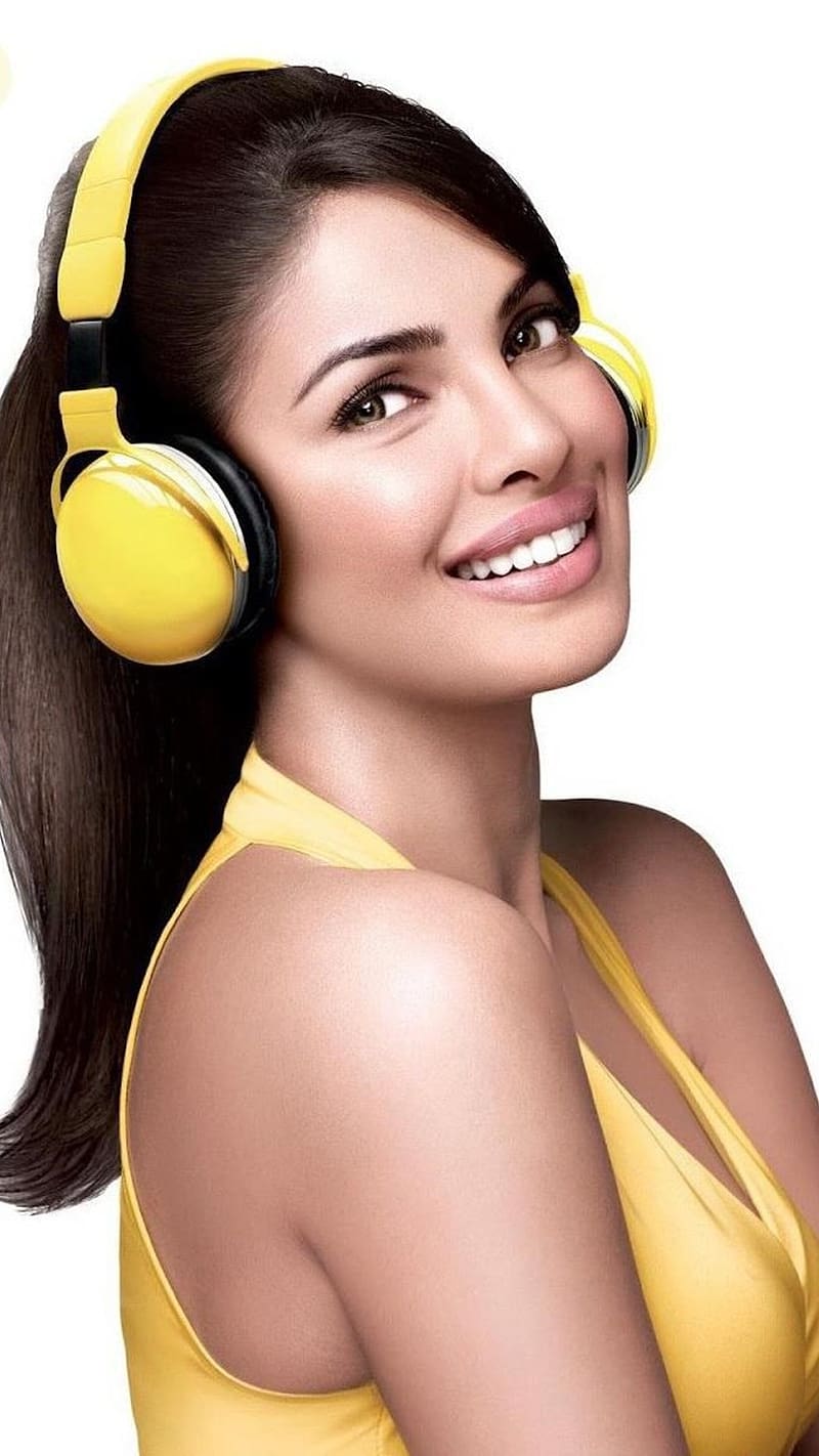 Priyanka Hot, yellow headphone, yellow, headphone, priyanka chopra, heroin, actress, HD phone wallpaper