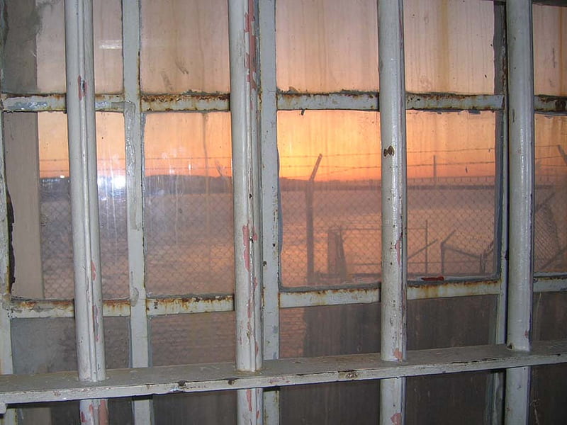 Sunset through bars at Alcatraz, iron, brick, view, entertainment, HD wallpaper