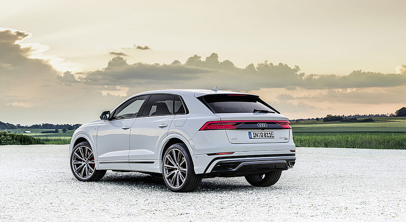 2021 Audi Q8 TFSI e Plug-In Hybrid (Color: Glacier White) - Rear Three ...