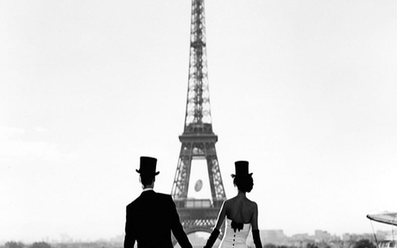 Newlyweds in Paris, paris, newlyweds, love, eiffel tower, HD wallpaper