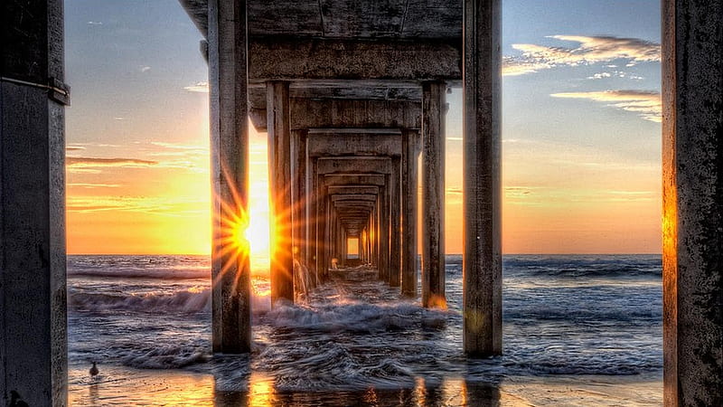 Piering Through, underneath, rays, pier, bright, bonito, sunrise, sunshine, HD wallpaper
