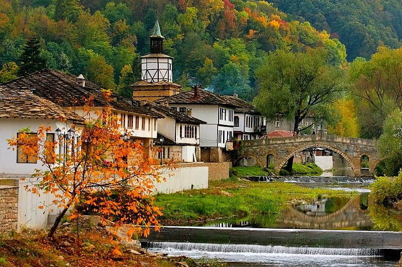 Autumn in Tryavna, architecture, fall, pretty, autumn, colourful, bonito, old, mountain, graphy, bridge, forest, town, colors, trees, nature, bulgaria, HD wallpaper