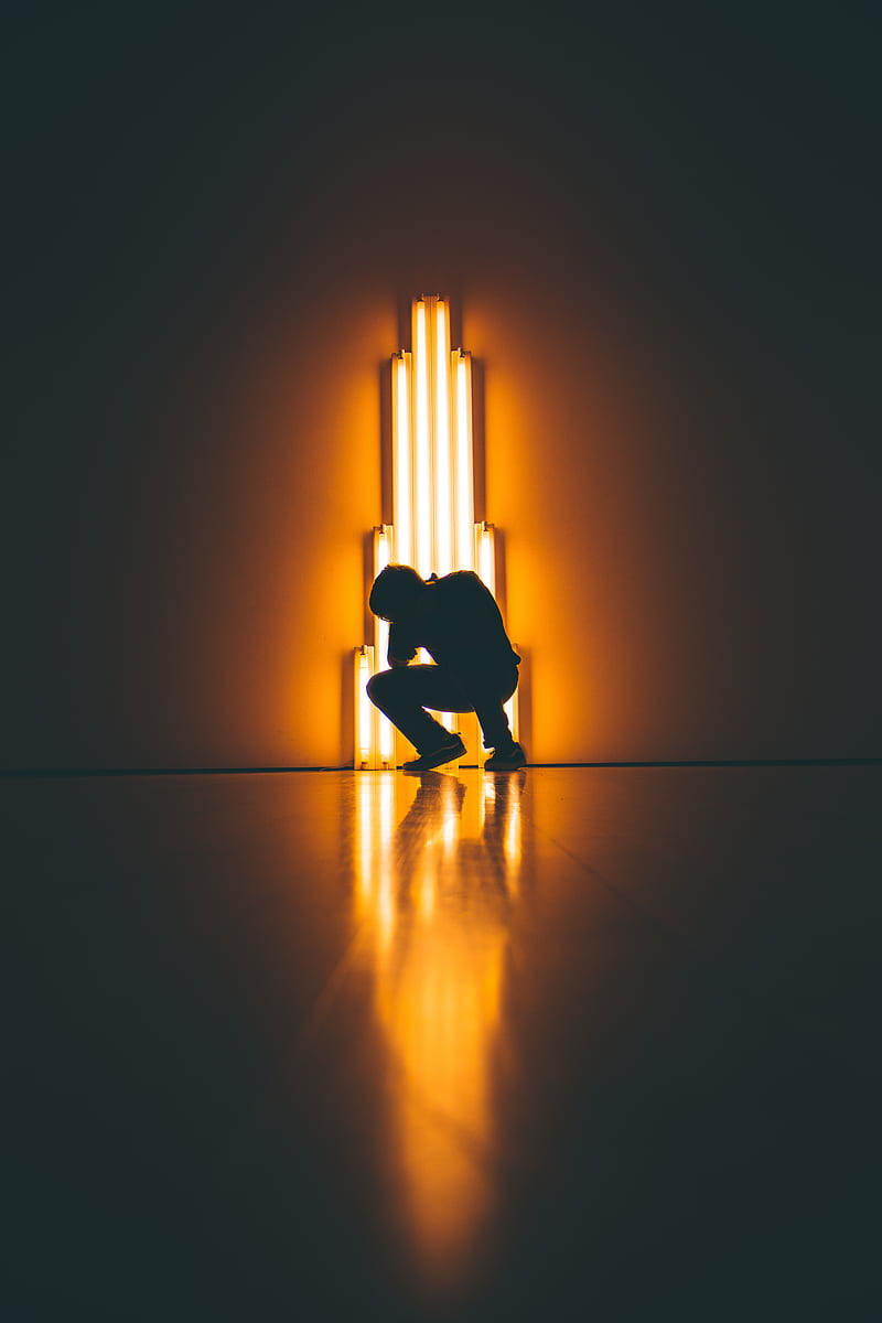 silhouette of man crouching, HD phone wallpaper