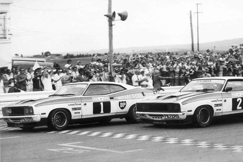 Ford Falcon XC GT 1 - 2 win - 1977 Bathurst 1000, Bathurst, 1 2 finish, Finish Line, Ford, HD wallpaper