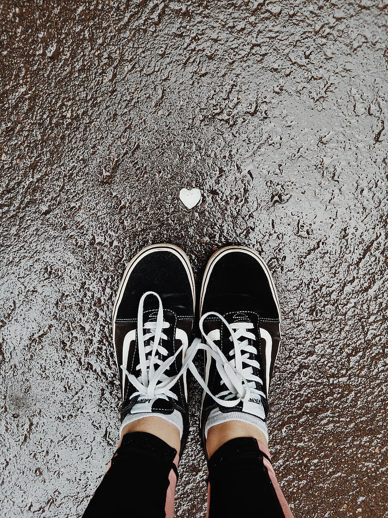 feet, sneakers, heart, asphalt, wet, HD phone wallpaper