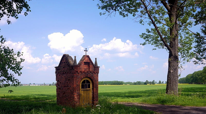 roadside shrine in the czech republic, tree, shrine, fields, road, clouds, HD wallpaper