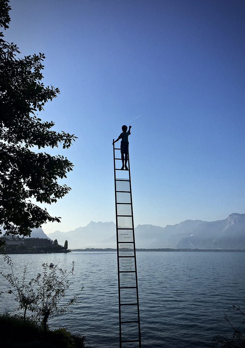 boy on ladder under blue sky, HD phone wallpaper