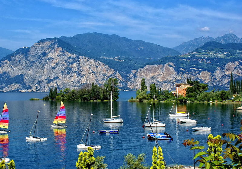 Lake Como- Italy, colorful, shore, sailing, como, bonito, clouds, europe, mountain, nice, calm, boats, italy, blue, lovely, view, greenery, sky, lake, summer, nature, reflections, lakeshore, sailboats, HD wallpaper