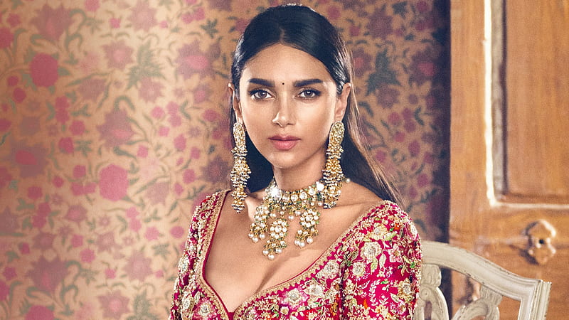 Bridal Makeup Tips - Best Tips for Bridal Makeup - Best Skincare Tips. Vogue India, Indian Makeup, HD wallpaper