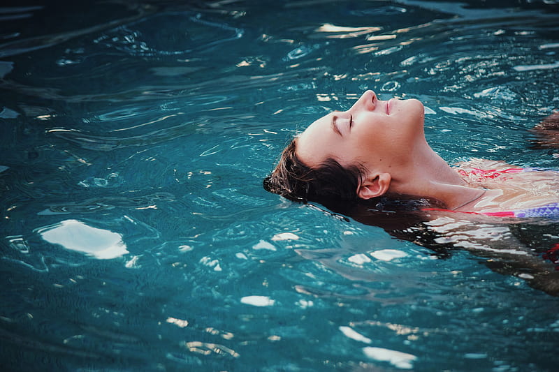 woman floating on body of water, HD wallpaper