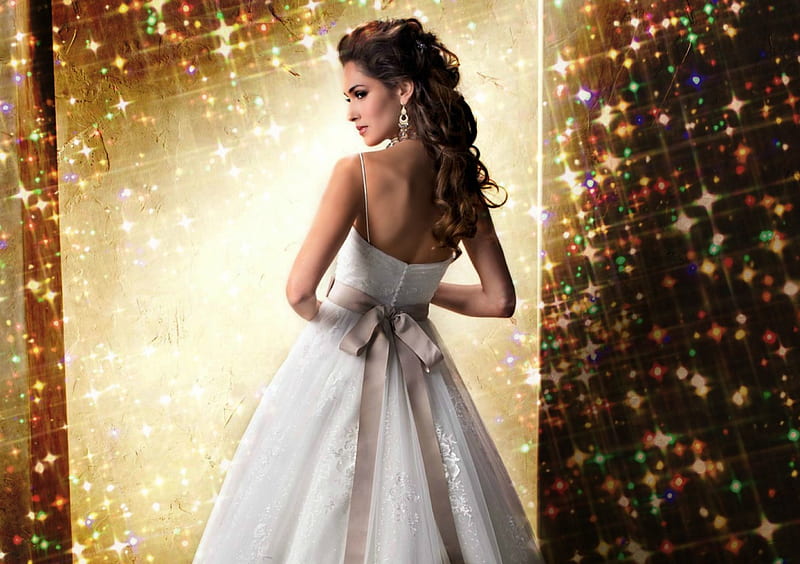 Top 5 Modern Wedding Dresses for Today's Bride - Pretty Happy Love - Wedding  Blog | Essense Designs Wedding Dresses