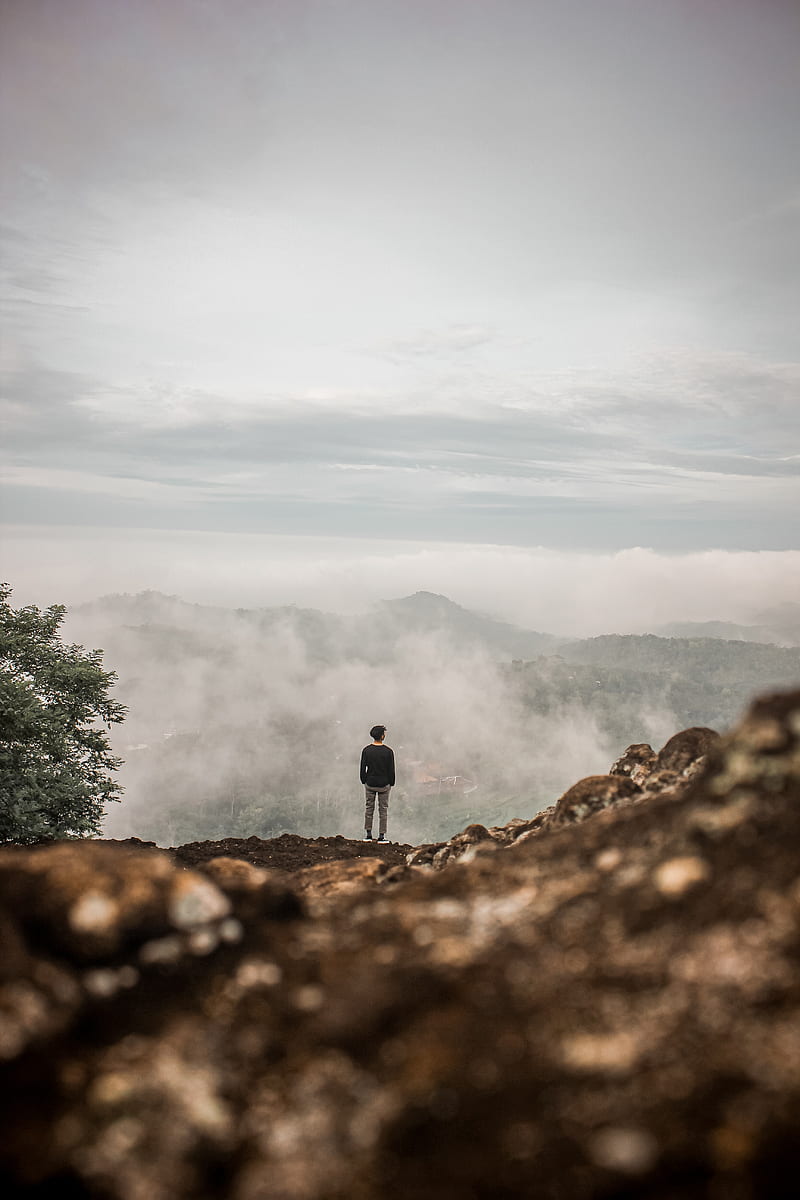 man, alone, cliff, mountains, fog, HD phone wallpaper