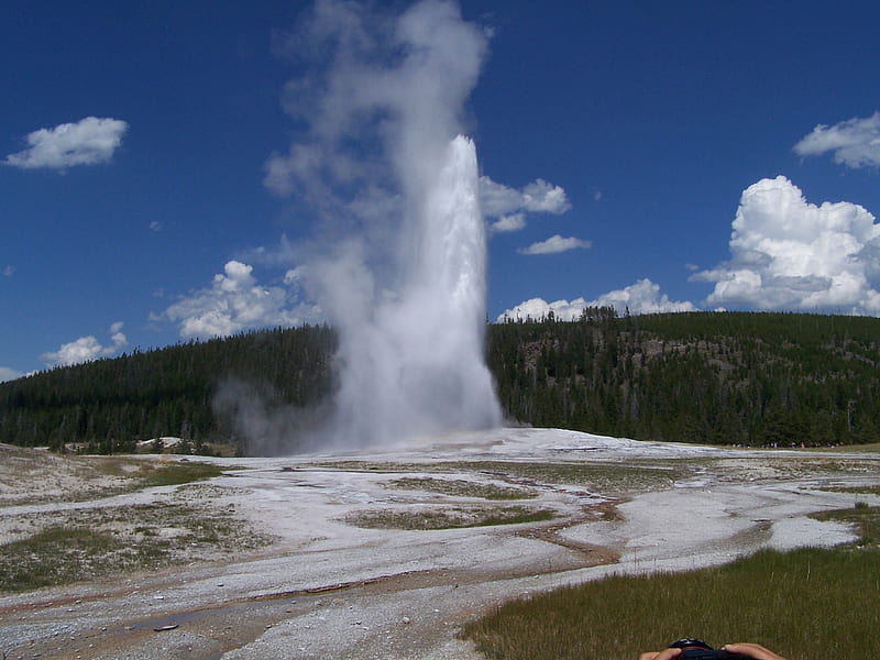 Old Faithful Spewing West Yellowstone, Scenic, National Parks, Natural Wonders, Geysers, HD wallpaper