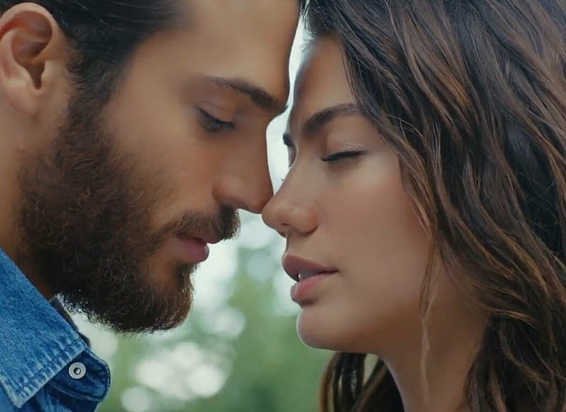 Erkenci Kus (2018–2019), can, Can Yaman, actor, kiss, couple, Demet Ozdemir, sanem, man, actress, girl, tv series, face, HD wallpaper