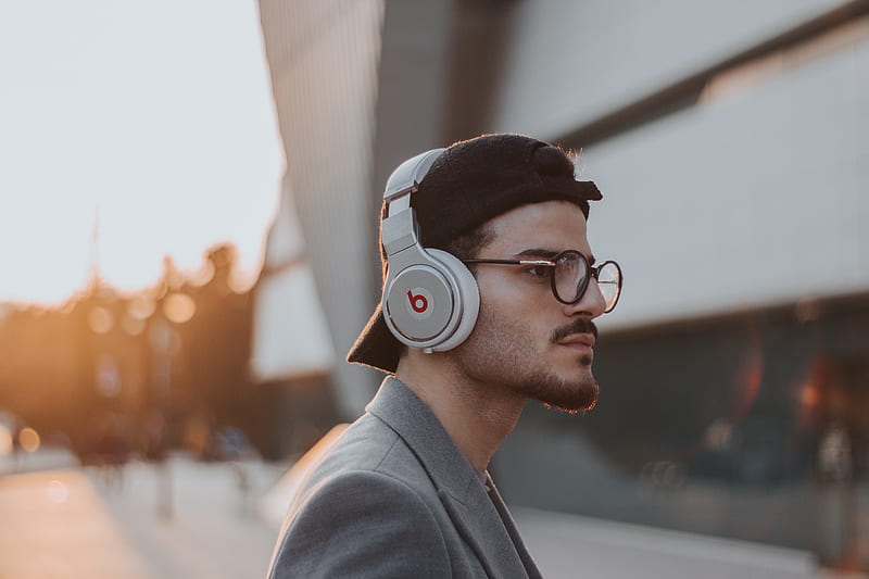 shallow focus graphy of man wearing Beats wireless headphones, HD wallpaper