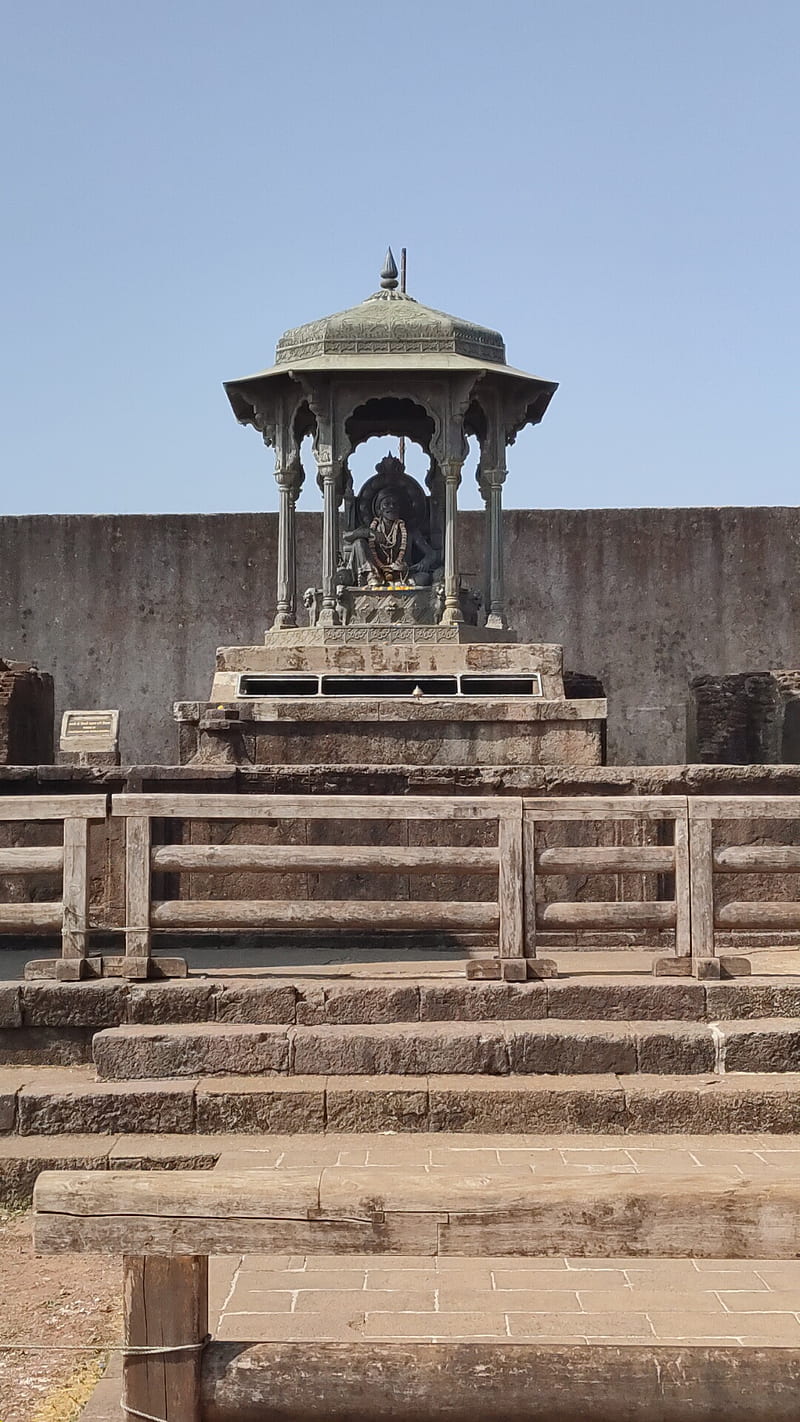 कलल रयगड आण रजगड Sketch  Chhatrapati Shivaji Maharaj Raigad fort  and Rajgad fort sketch   1 रयगड ह समदरतळहन समर ८२० मटर अदज  २७०० फट उचवर आह 