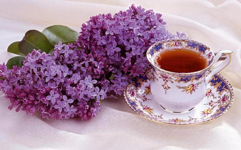 Tea and lilac flowers, lilac, small, tea, floral, graphy, flowers, porcelain, aromatic, model, scent, spring, abstract, teatime, plants, cup, tasty, nature, herbal, HD wallpaper