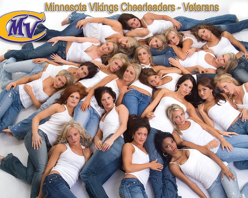Minnesota Vikings Cheerleaders Veterans brunette, minnesota vikings, jeans, redhead, cheerleaders, blonde, girls, HD wallpaper