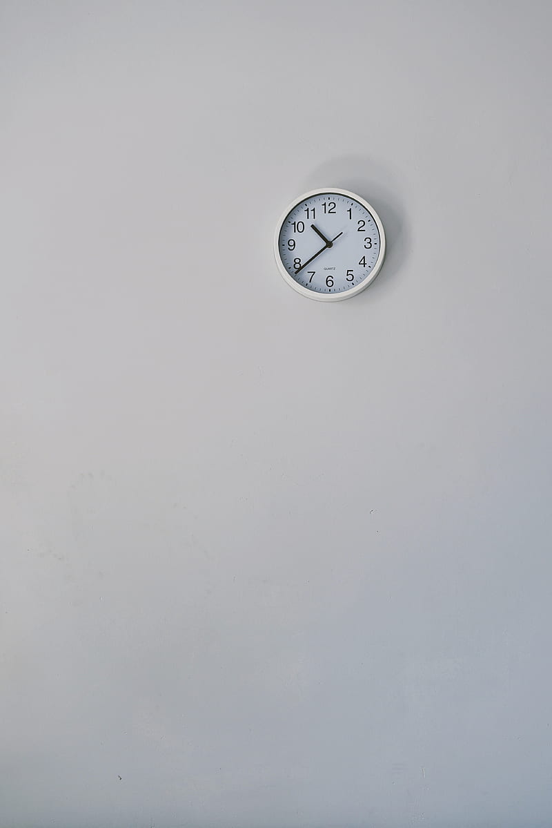 round white analog wall clock displaying 10:38, HD phone wallpaper