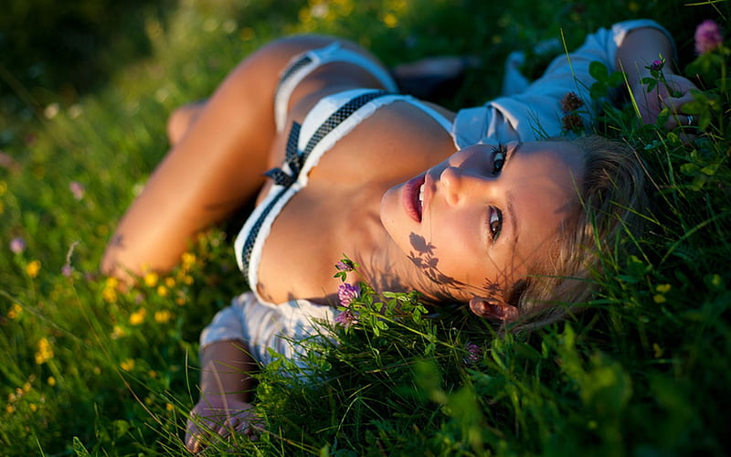 The Sensuality Of Summer Female Model Grass Blonde Bikinihot
