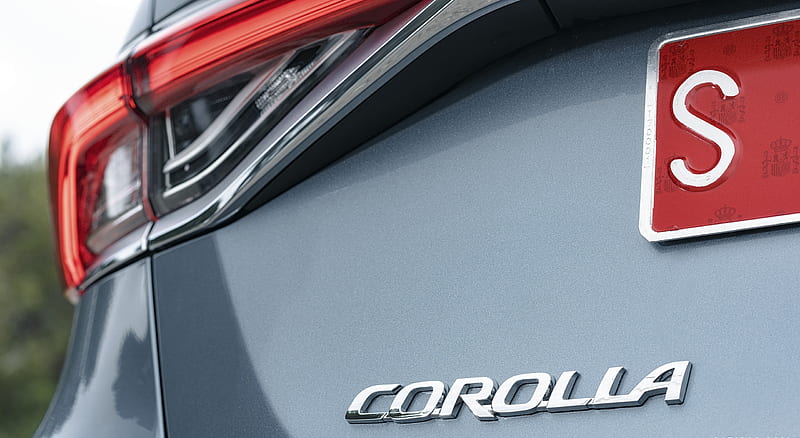 2019 Toyota Corolla Sedan Hybrid 1.8L Grey (EU-Spec) - Badge , car, HD wallpaper