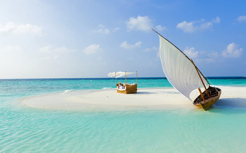 Beach Island , vacation, ocean, relax, bonito, woman, bed, sea, beach, graphy, summer, island, sailboat, relaxing, HD wallpaper