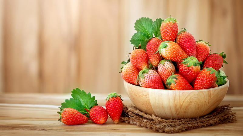Strawberries With Green Leaves In Bowl Strawberry, HD wallpaper