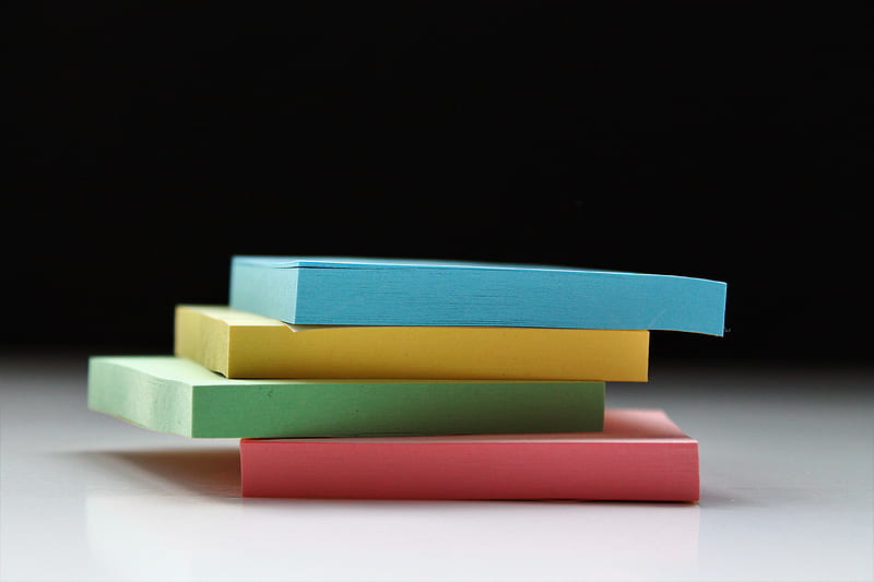 four assorted-color sticky notes, HD wallpaper