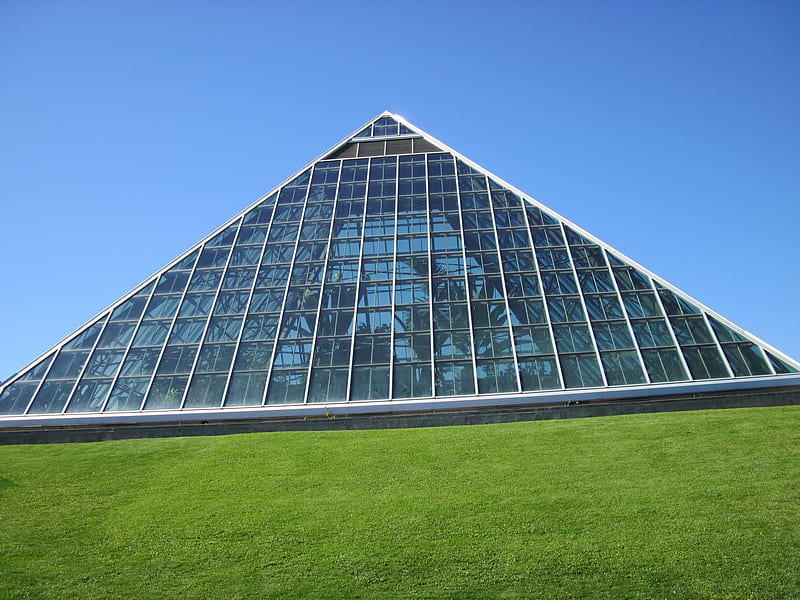 The pyramid of Edmonton Alberta, glass, green, grass, Monuments, pyramid, graphy, sky, blue, HD wallpaper