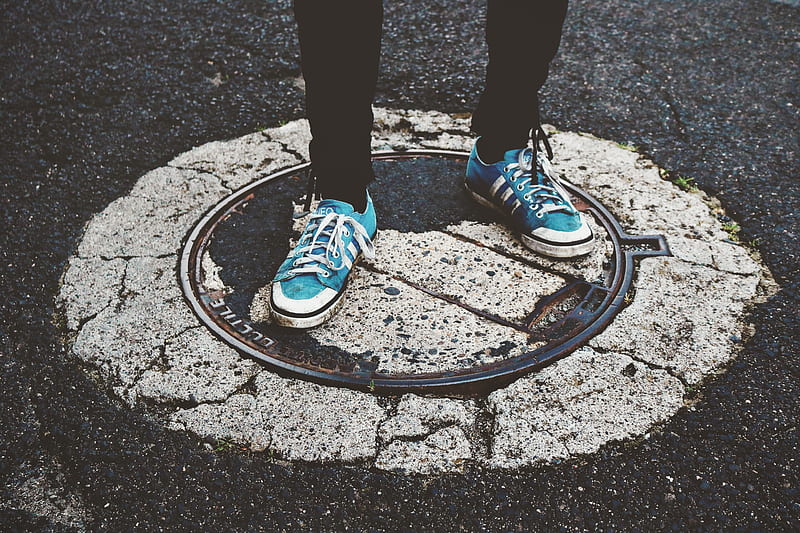 Person Standing on Manhole Cover, HD wallpaper