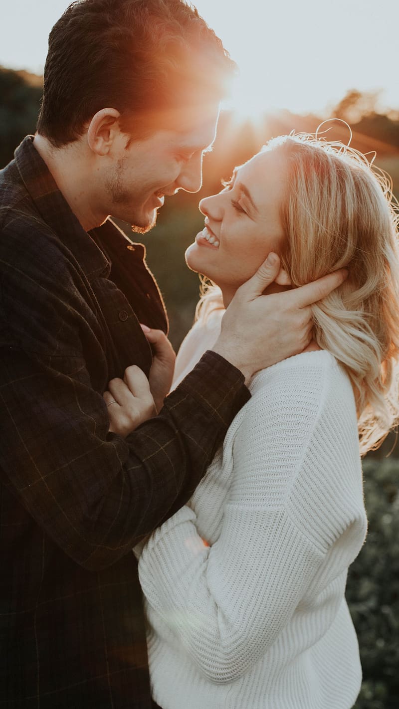 Your Guide to the Best Poses for Engagement Photos