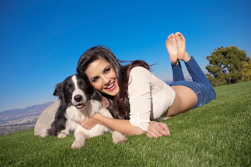 Sunny Leone & Dog, Sexy, Pet, Grass, Model, Blue Sky, HD wallpaper | Peakpx