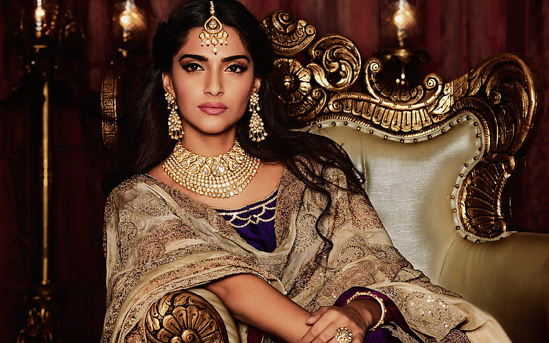 Sonam Kapoor, Indian actress Bollywood, makeup, portrait, beautiful Indian  outfit, HD wallpaper | Peakpx