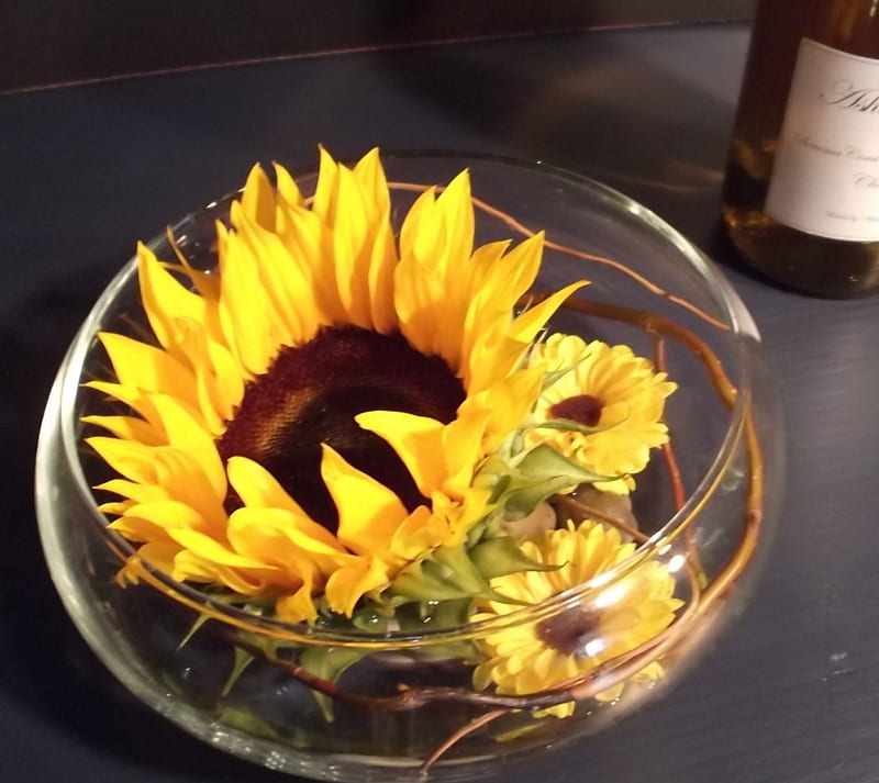 One SunFlower, table, centerpiece, romantic, wine, one, yellow, sunflower, floral, entertainment, evening, fashion, HD wallpaper