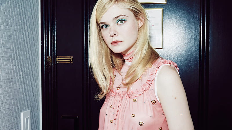 Mary Elle Fanning Is Standing In Front Of Door Mary Elle Fanning, HD wallpaper