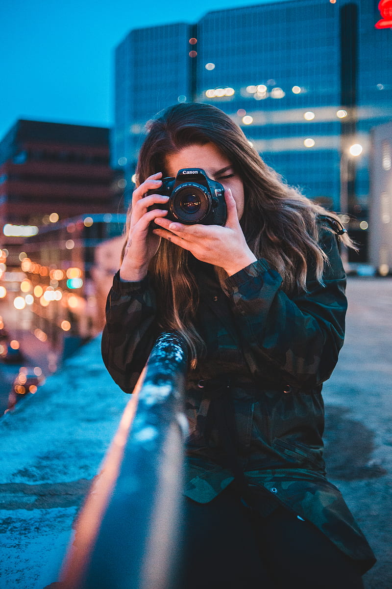 woman using camera, HD phone wallpaper
