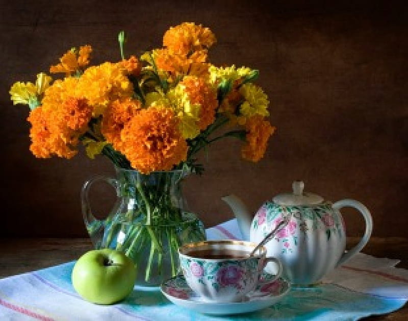 Marigold and afternoon tea, apple, autumn, model, time, floral, still life, afternoon, orcelain, bright, cup, flowers, nature, kettle, marigold, porcelain, shiny, HD wallpaper