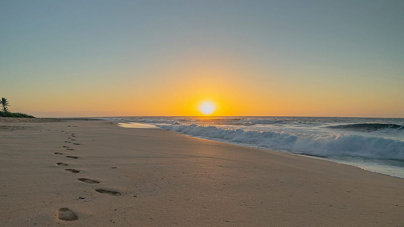 Beach Sand Footprints Ocean Waves During Sunset Beach, HD wallpaper